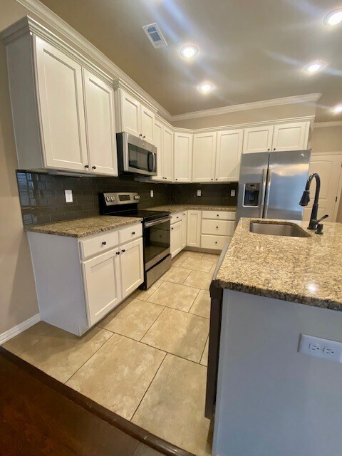 Building Photo - 1087 N Leverett Ave