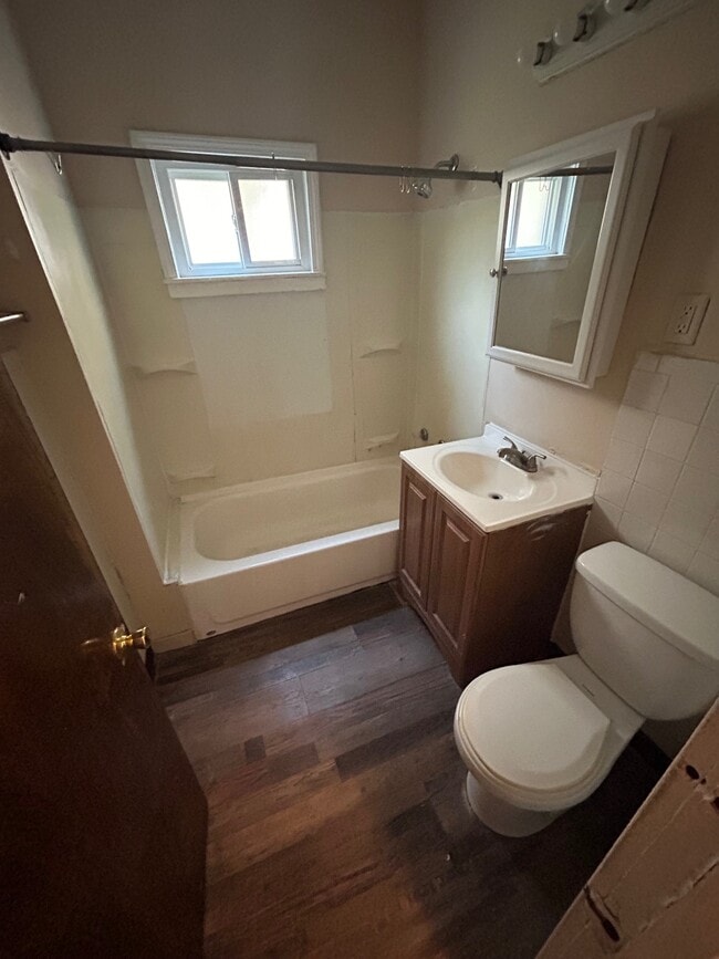 Building Photo - 63 Montrose Ave