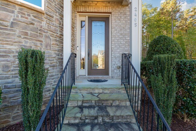 Building Photo - Stunning 5-Bedroom, 5-Bathroom Home with Chef's Kitchen and Luxurious Features