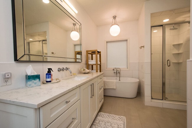 Building Photo - 125 Little Willow Cir