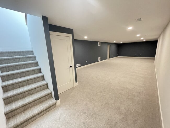 Building Photo - 252 N Ciderbluff St