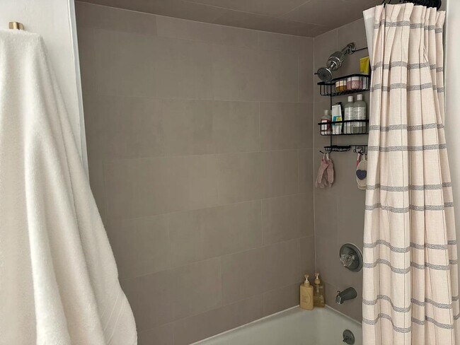 Building Photo - 174 Grand St