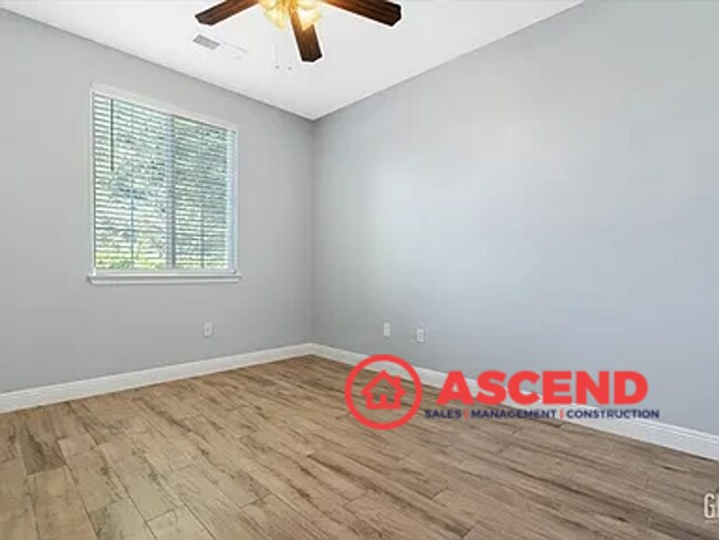 Building Photo - Stunning Home Home Off Jewetta Ave and Sno...