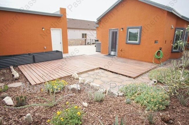 Building Photo - 14364 Tobe Davis Dr