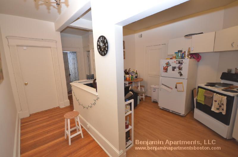 Building Photo - 1583 Beacon St