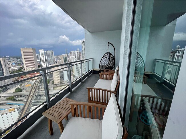 Building Photo - 90 SW 3rd St