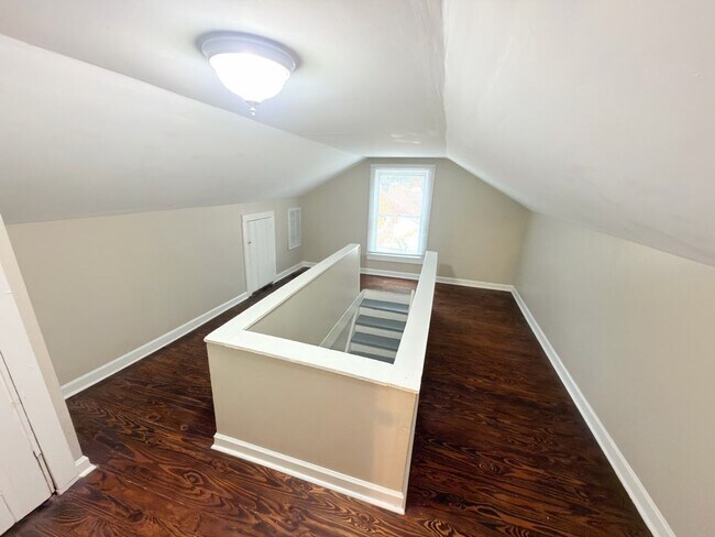 Building Photo - Charming Memphis Home with Spacious Yard – Move-In Special!