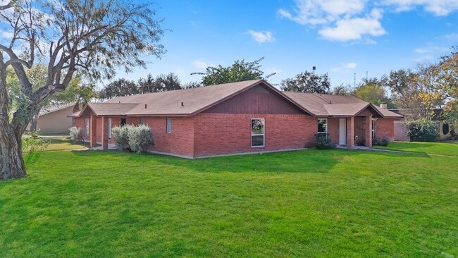 Building Photo - Welcome to Lark!