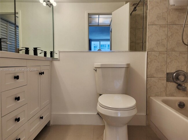Building Photo - 3505 S Ocean Dr