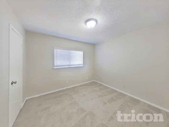 Building Photo - 7807 Encanto Vis Dr