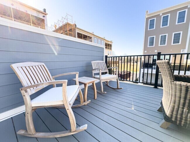 Building Photo - Gorgeous Townhome For Rent in the heart of...