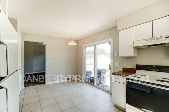 Building Photo - 3660 Willow Run Dr