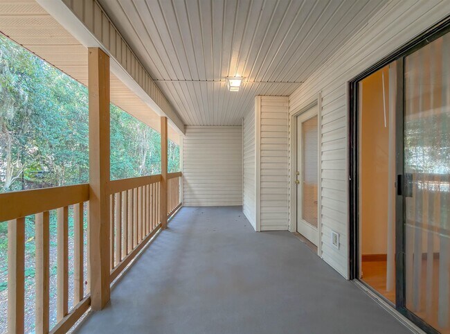 Building Photo - 1104 Greentree Ct