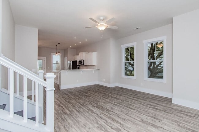 Building Photo - SUMMERWALK