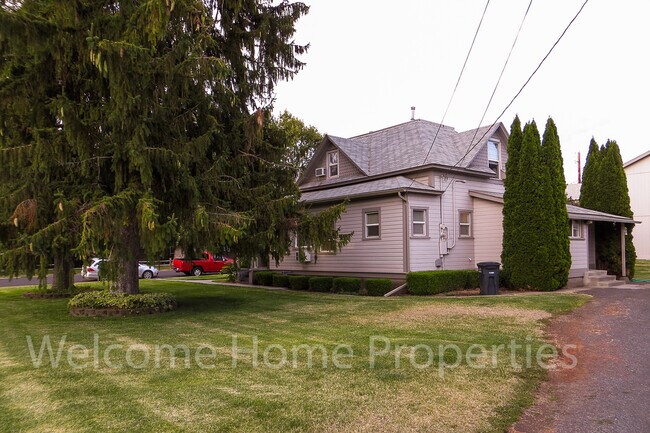Building Photo - Comfortable 2 Bedroom Home With Shade Trees