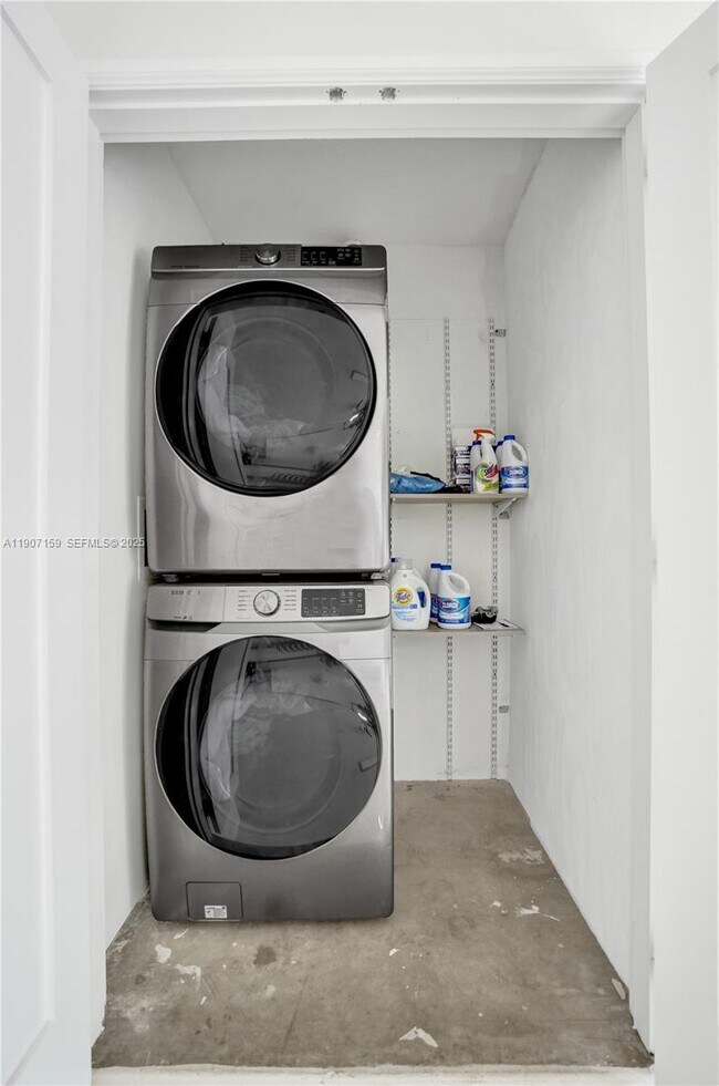 Building Photo - 2035 NE 31st Ave