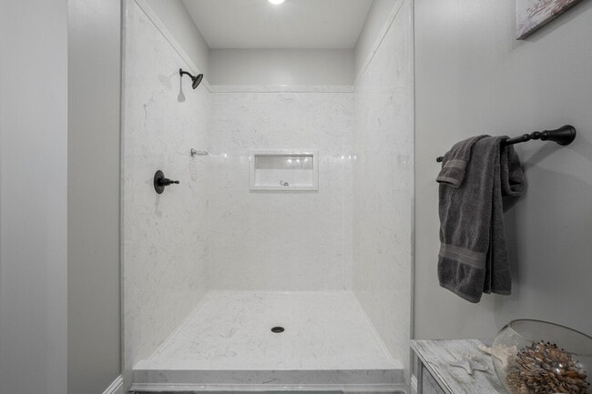 Building Photo - 135 Brady Dr