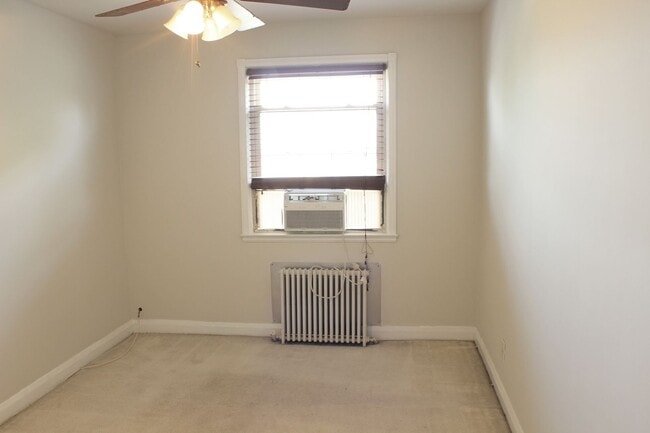 Building Photo - 3515 Parklawn Ave