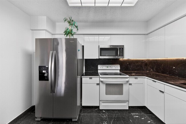 Building Photo - 3530 Mystic Pointe Dr