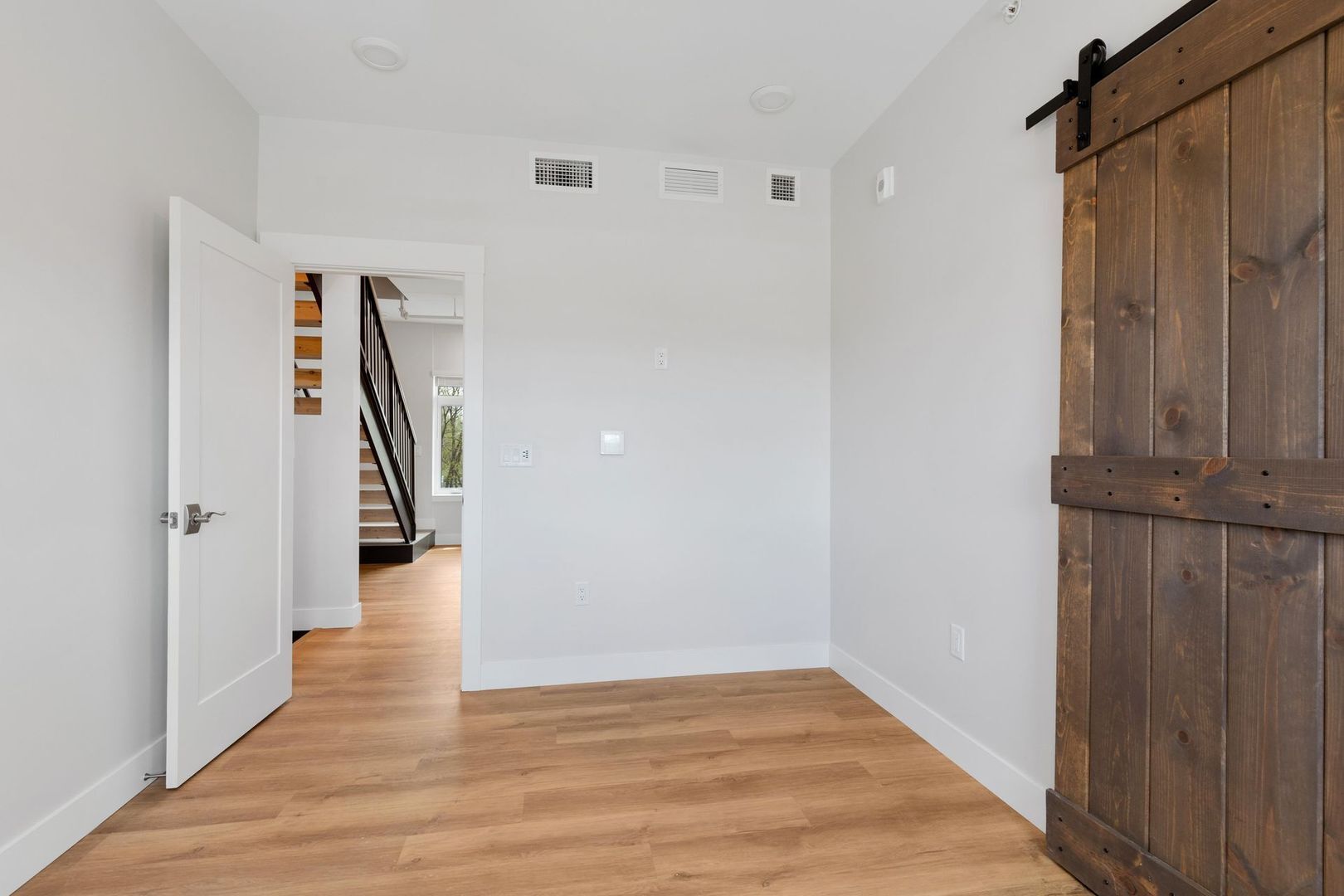 Building Photo - 903 Main St