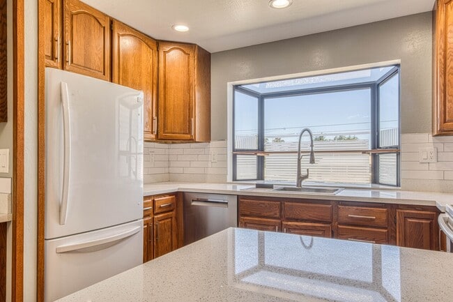 Building Photo - 3052 Eddy Cir