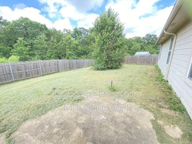 Building Photo - 8016 Meadow View Tr