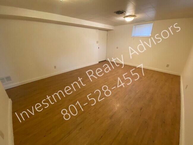 Primary Photo - 587 N Main St