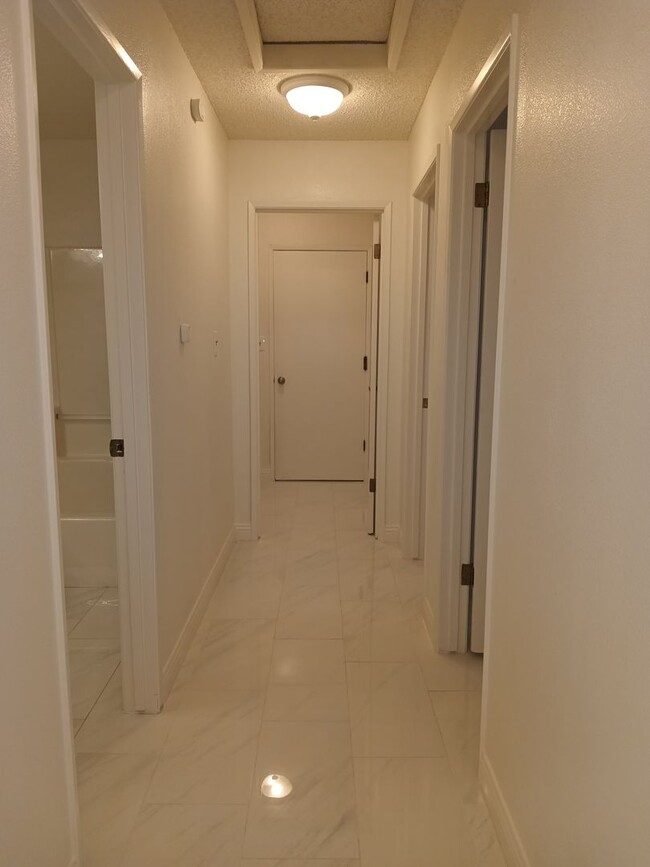 Building Photo - Stylish, Secure, and Pet-Friendly 3-Bedroo...