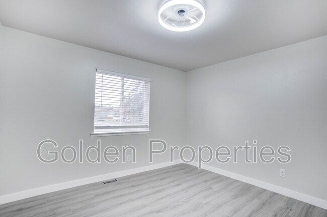 Building Photo - 3800 E 2nd Ave