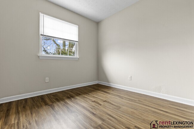 Building Photo - 3966 Northampton Dr