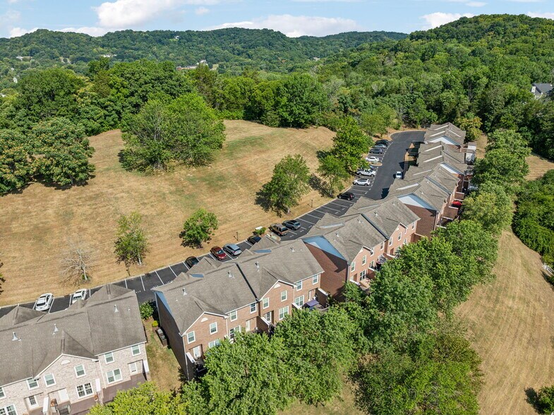 Building Photo - 1614 Brentwood Pointe