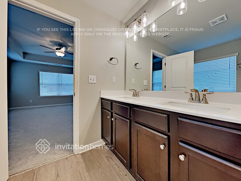 Building Photo - 26 Lantana Crossing