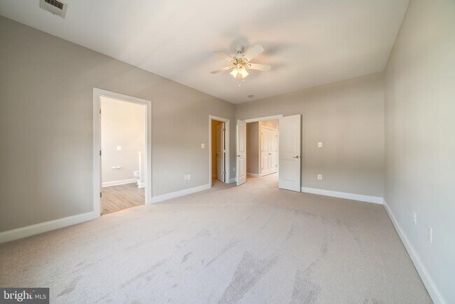 Building Photo - 15970 Greymill Manor Dr