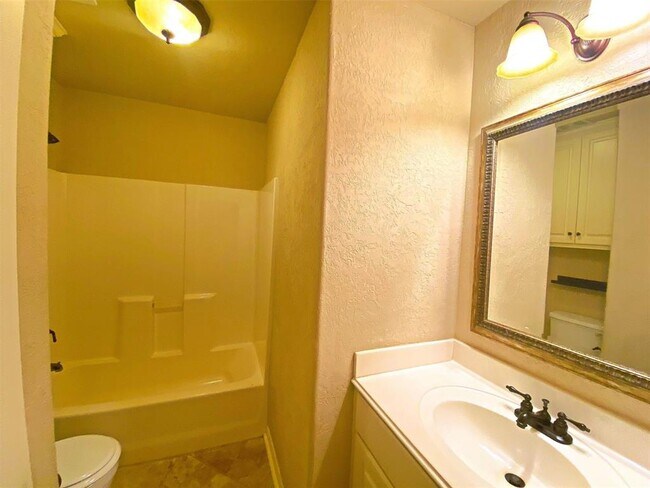 Building Photo - 16318 Long Valley Ct