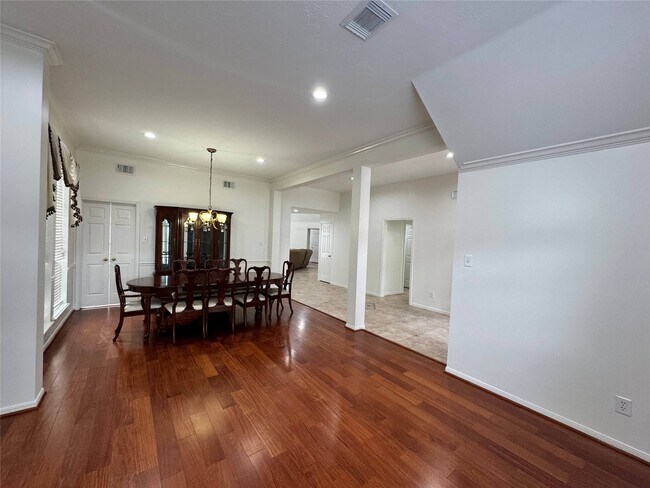 Building Photo - 1718 Berkoff Dr