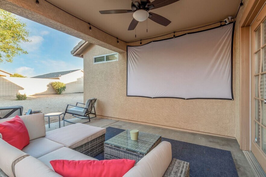 Building Photo - 2213 S 65th Dr