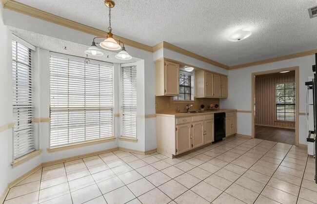 Building Photo - 16945 Ticonderoga Ave