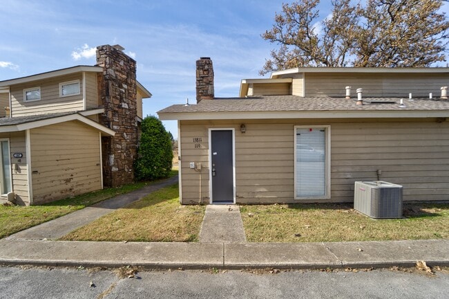 Building Photo - 13811 Turnberry Ln