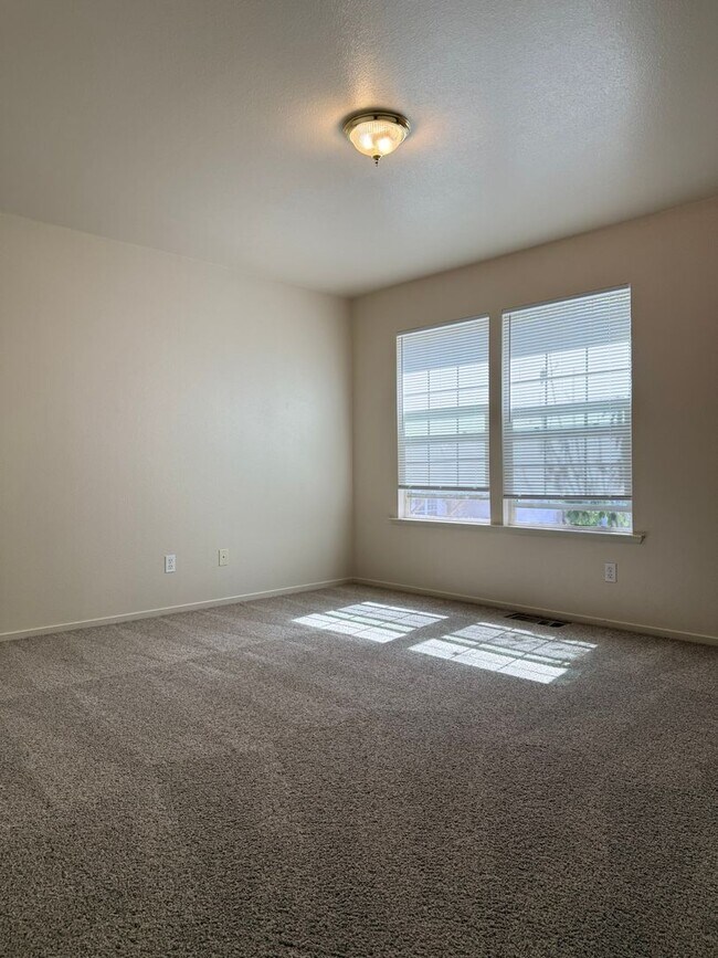 Building Photo - 1277 Sunrise Dr