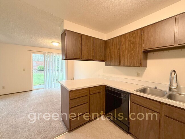 Building Photo - 2BD/1BA West Olympia Duplex