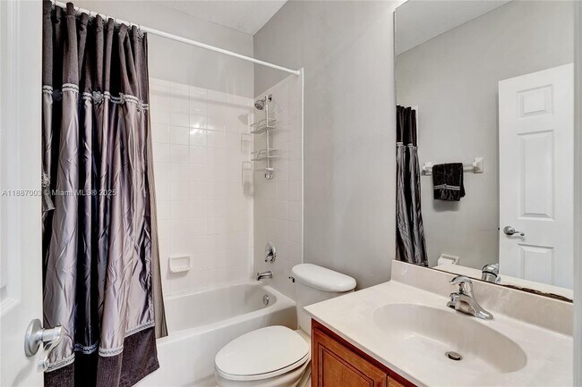 Building Photo - 290 NE 5th Ave