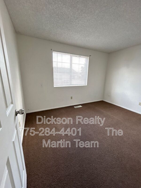 Building Photo - 306 E Quail St