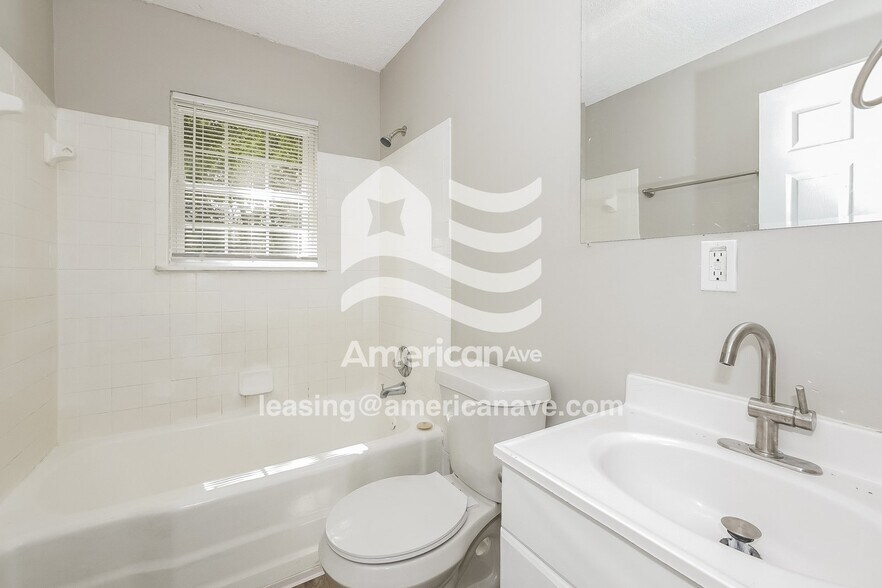 Building Photo - 213 Reid St