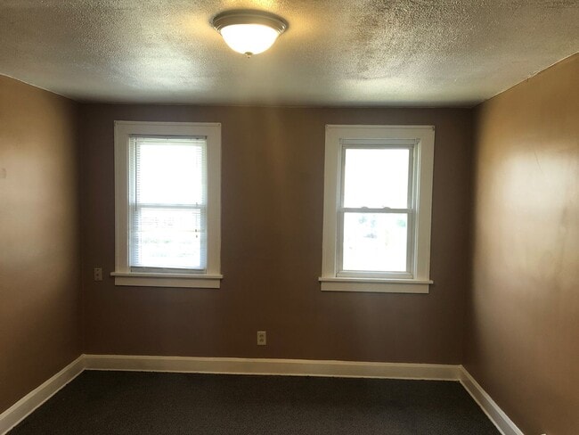 Building Photo - 916 16th St NW