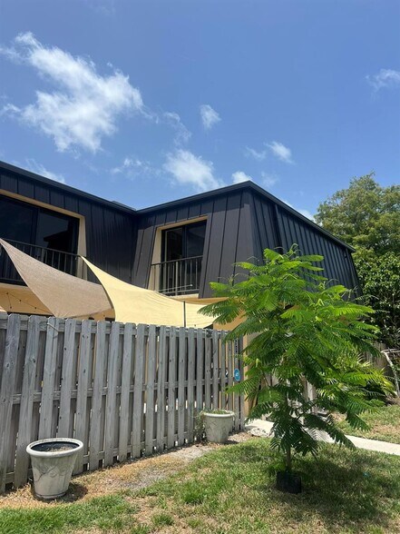 Building Photo - 2318 Waterside Dr