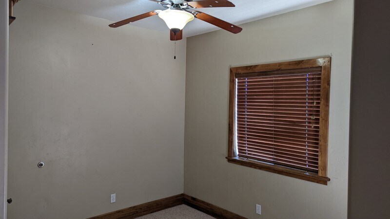 Building Photo - 695 Crystal Dr