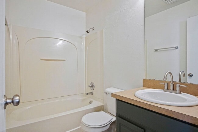 Building Photo - Beautiful 2 Bedroom - 2 Bathroom in Deer C...