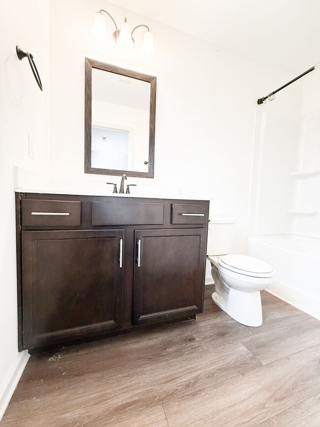 Building Photo - 2 Bedroom 2 1/2 Bathroom Home!