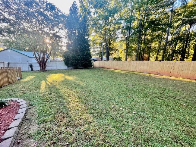 Building Photo - Welcome to this stunning 3-bedroom, 2.5-ba...