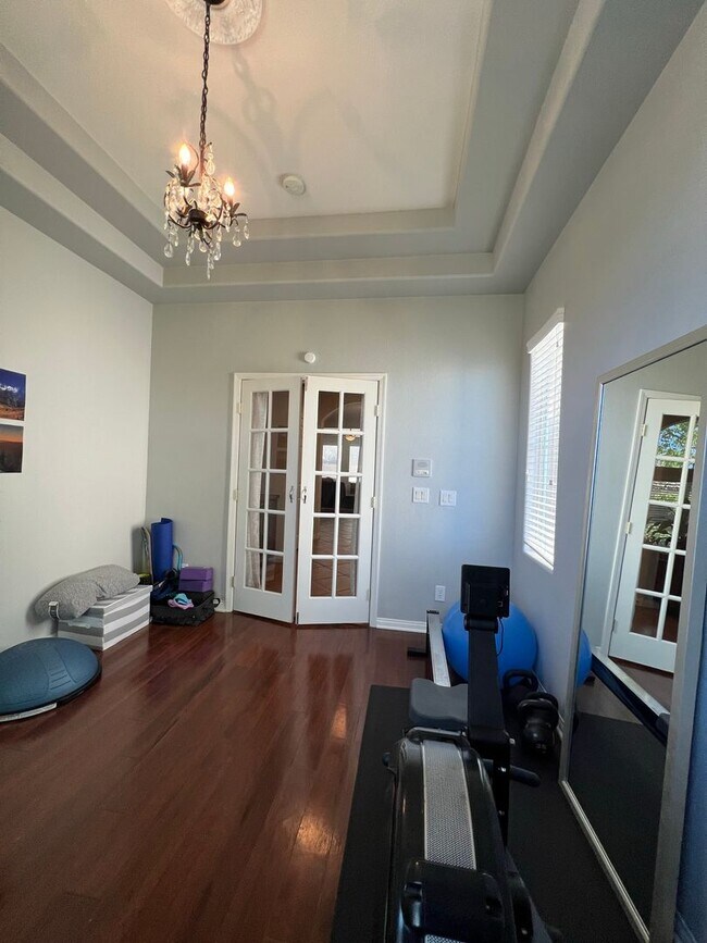 Building Photo - ABSOLUTELY AMAZING! Large 4 bedroom 2 stor...